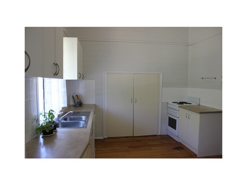 70 Mary St, Blackstone QLD 4304