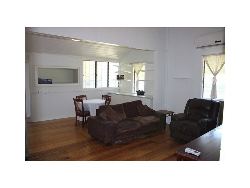 70 Mary St, Blackstone QLD 4304