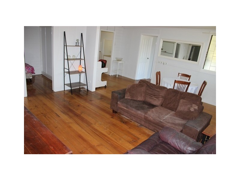 70 Mary St, Blackstone QLD 4304