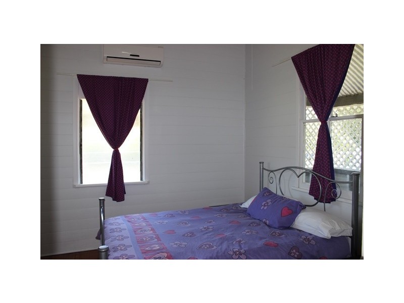 70 Mary St, Blackstone QLD 4304