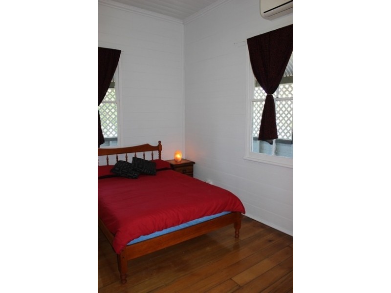 70 Mary St, Blackstone QLD 4304