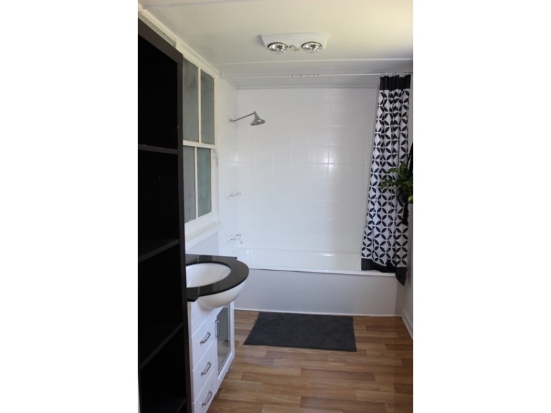 70 Mary St, Blackstone QLD 4304