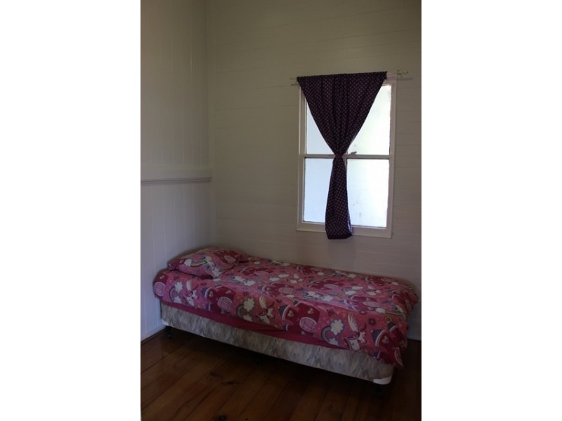 70 Mary St, Blackstone QLD 4304