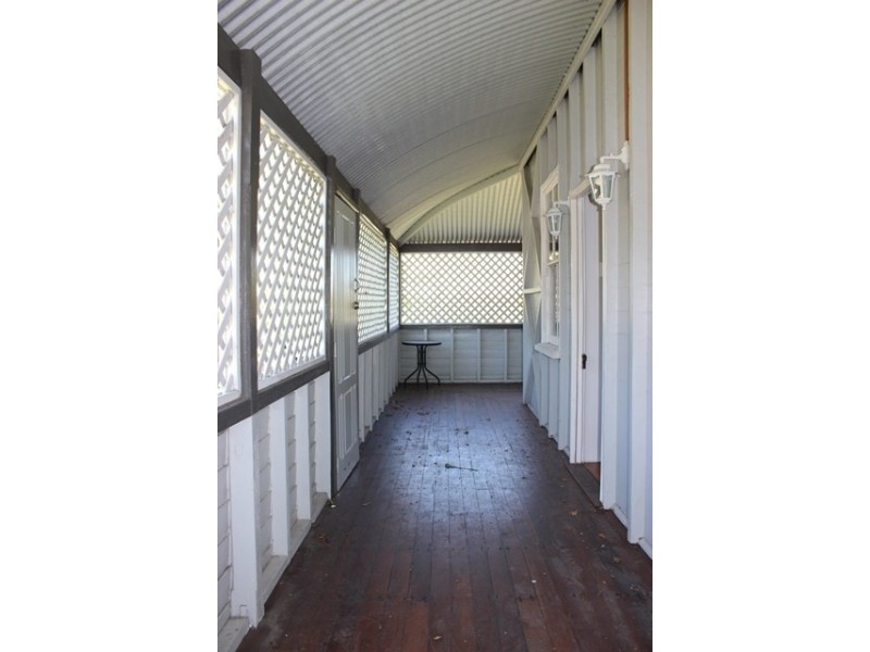 70 Mary St, Blackstone QLD 4304