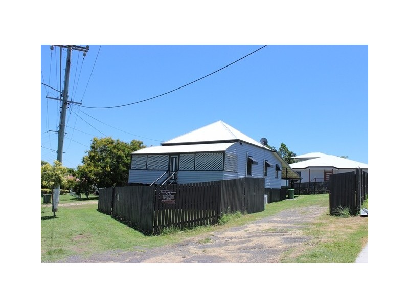 70 Mary St, Blackstone QLD 4304