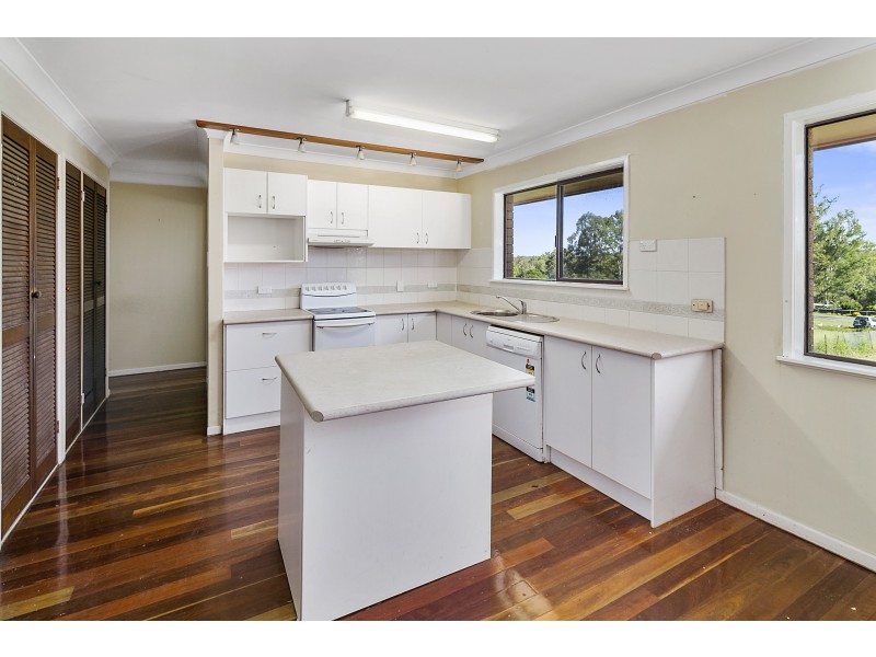 11 Nile Street, Riverview QLD 4303