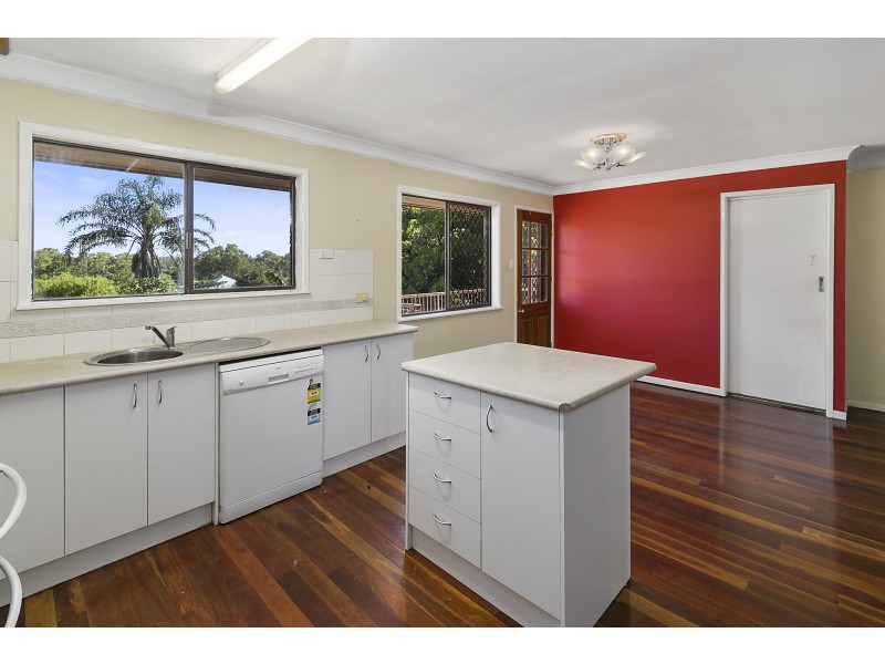 11 Nile Street, Riverview QLD 4303