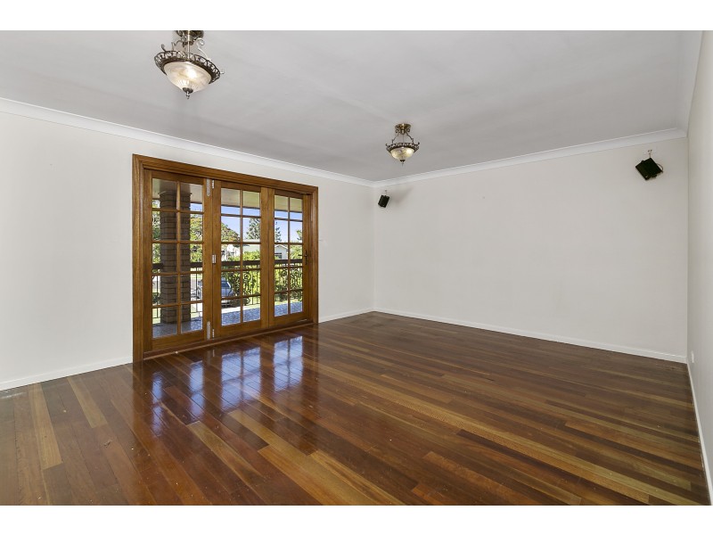 11 Nile Street, Riverview QLD 4303