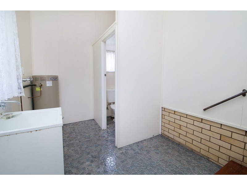 63 Cemetery Road, Raceview QLD 4305