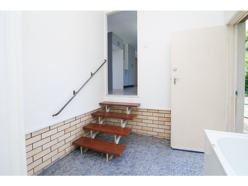 63 Cemetery Road, Raceview QLD 4305