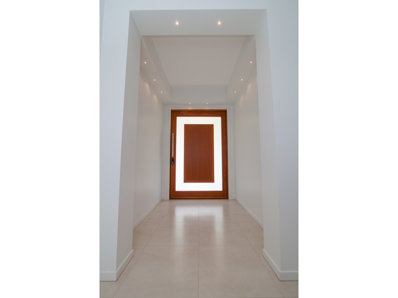 8 Shiloh Court, Pine Mountain QLD 4306