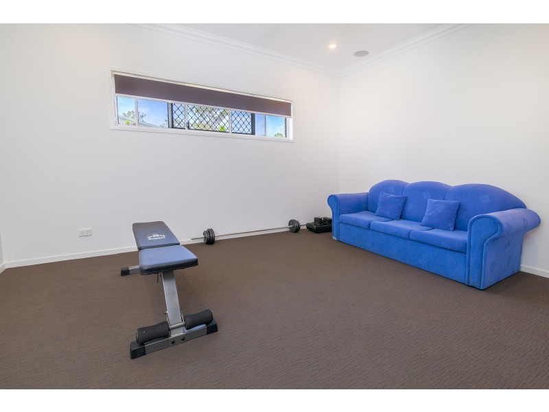 8 Shiloh Court, Pine Mountain QLD 4306