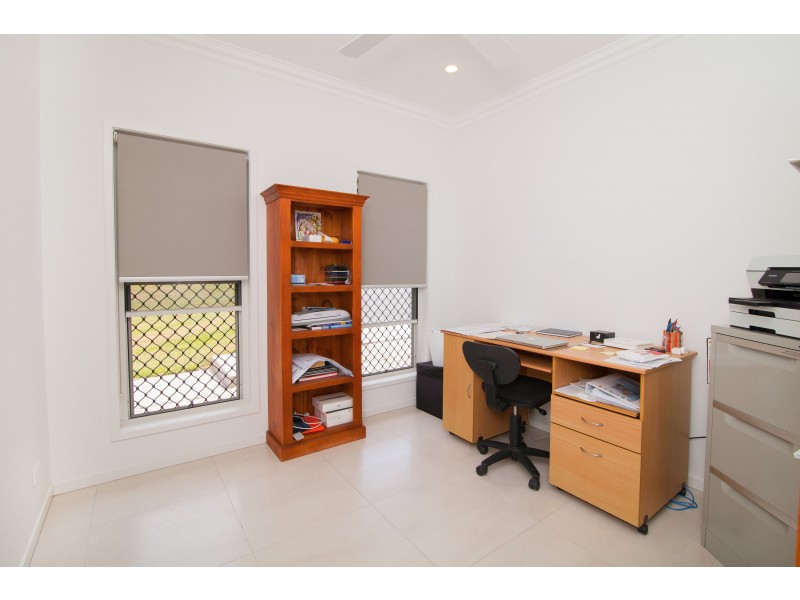 8 Shiloh Court, Pine Mountain QLD 4306