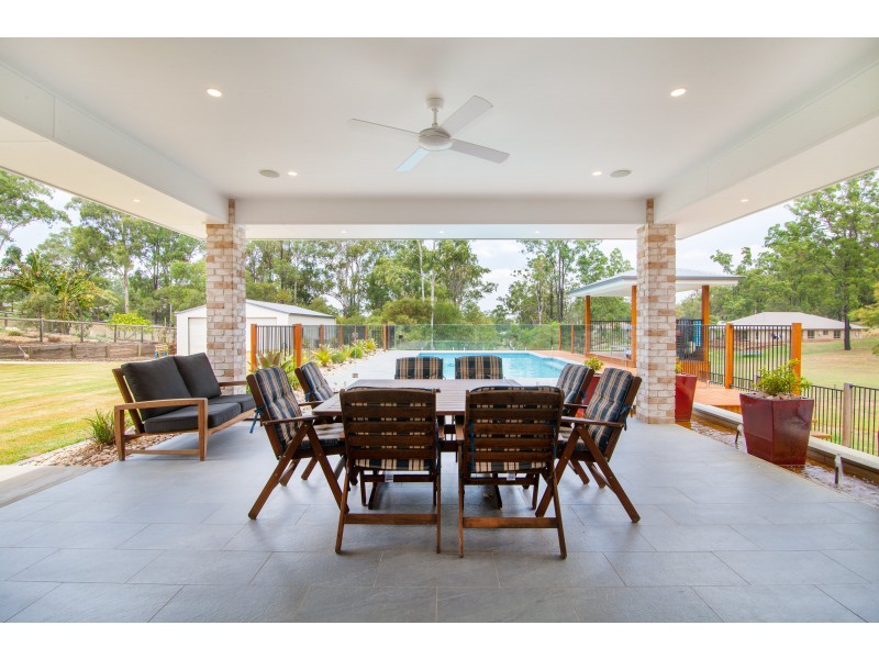 8 Shiloh Court, Pine Mountain QLD 4306