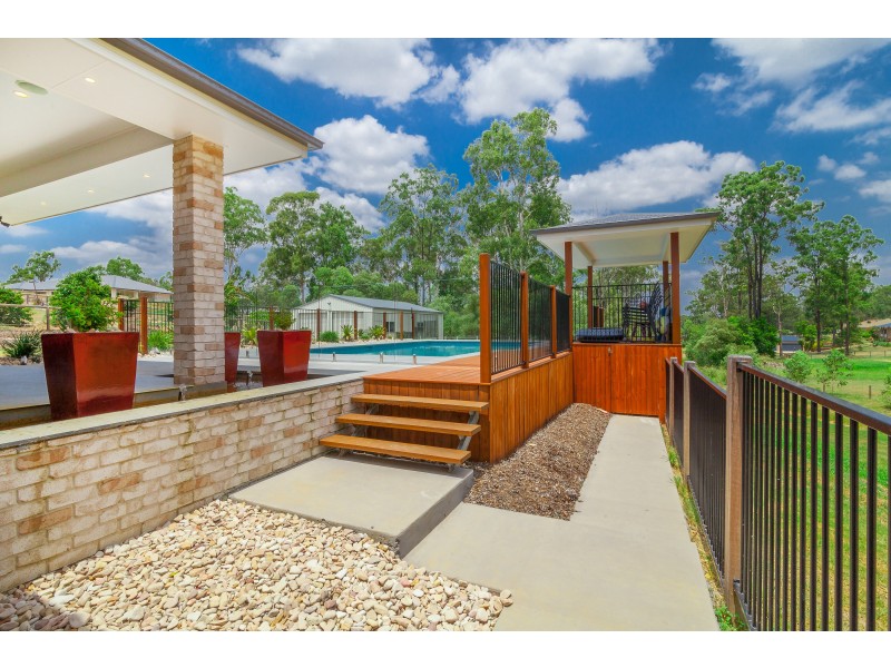 8 Shiloh Court, Pine Mountain QLD 4306