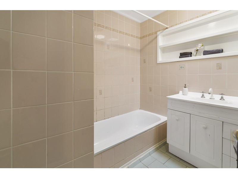 25 Bass Street, Leichhardt QLD 4305