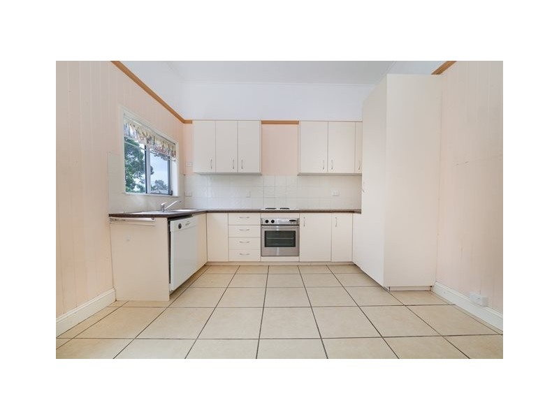 18 Brisbane Street, East Ipswich QLD 4305
