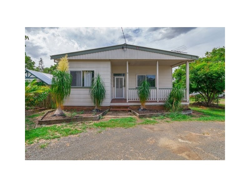 18 Brisbane Street, East Ipswich QLD 4305