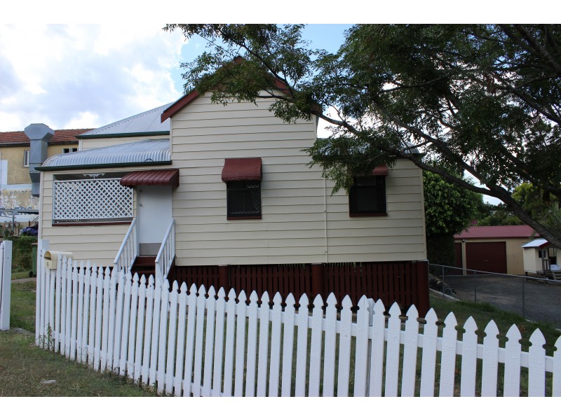 6 Fitzgibbon Street, North Ipswich QLD 4305