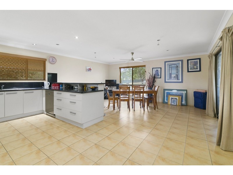 17 Wisteria Street, Walloon QLD 4306