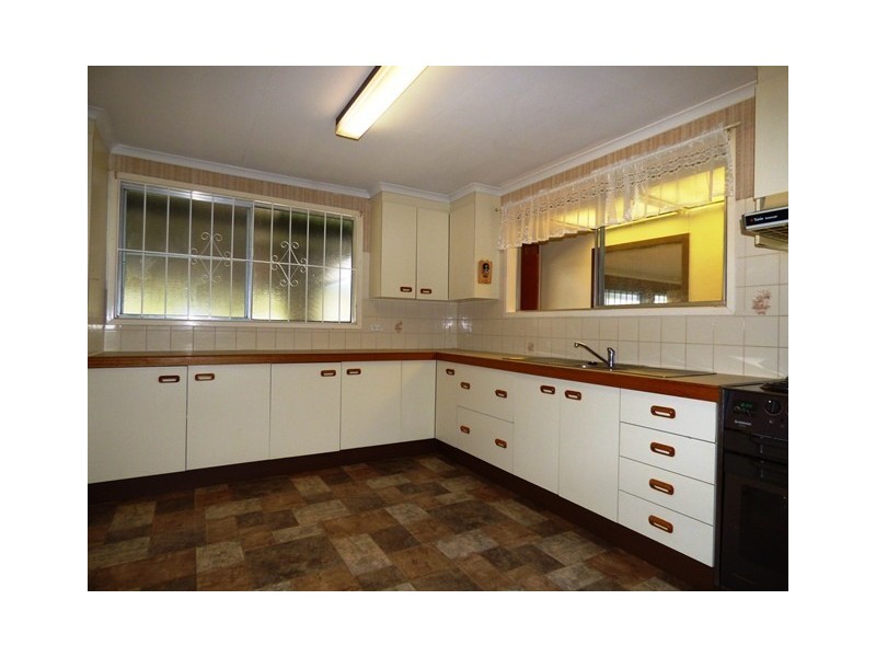 88-90 Blackstone Road, Silkstone QLD 4304