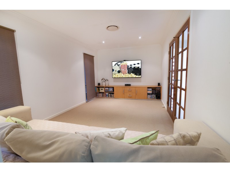 12 Pinto Place, Pine Mountain QLD 4306