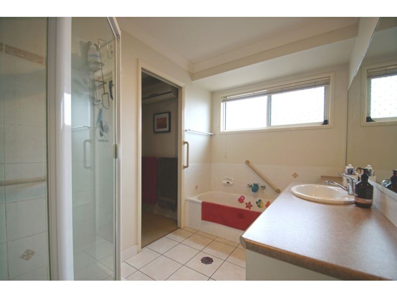 5 Bangalow Crescent, Raceview QLD 4305