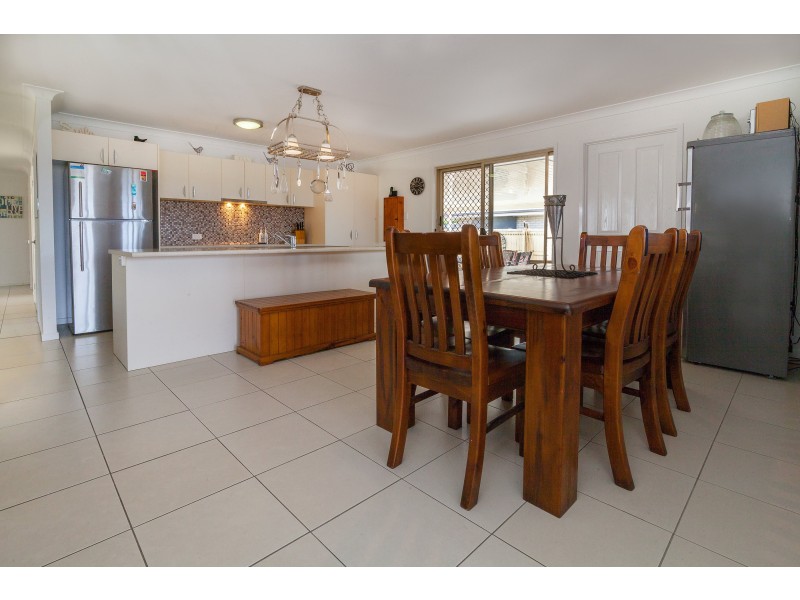 8 Stathis Place, Bundamba QLD 4304