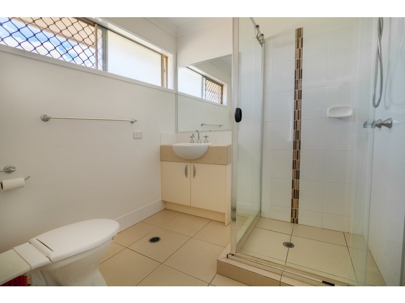 8 Stathis Place, Bundamba QLD 4304