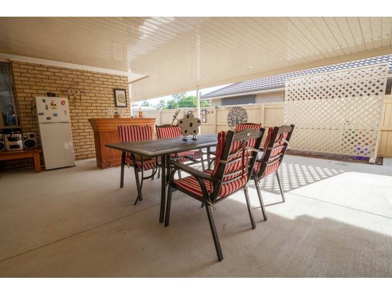 8 Stathis Place, Bundamba QLD 4304