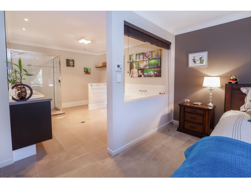 6 Emerson Crescent, Brassall QLD 4305