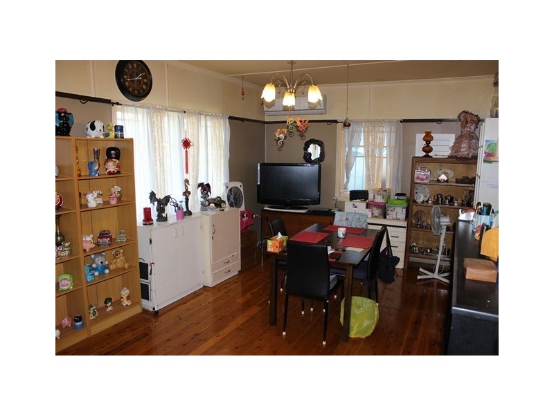 18 Gomer Street, Booval QLD 4304