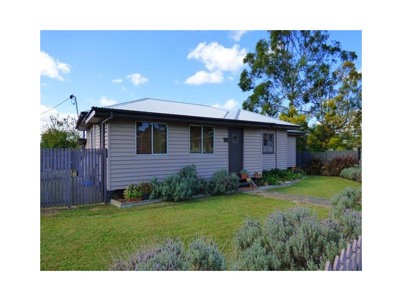 10 Margaret Street, Booval QLD 4304
