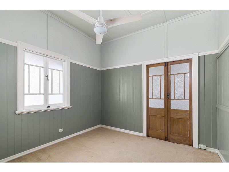 177 Blackstone Road, Silkstone QLD 4304