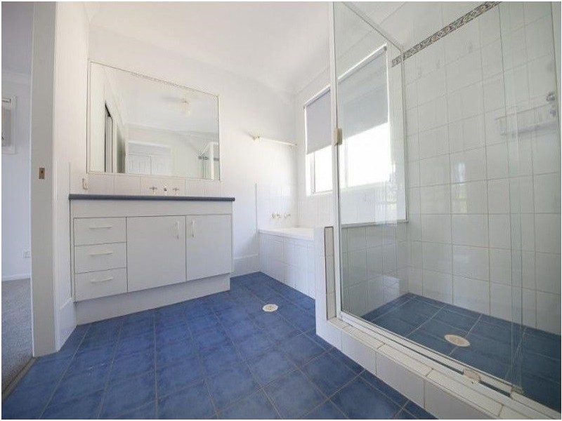 87 Sandalwood Drive, Yamanto QLD 4305