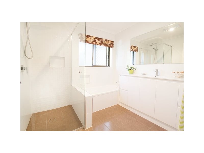 6 Oak Street, Bundamba QLD 4304