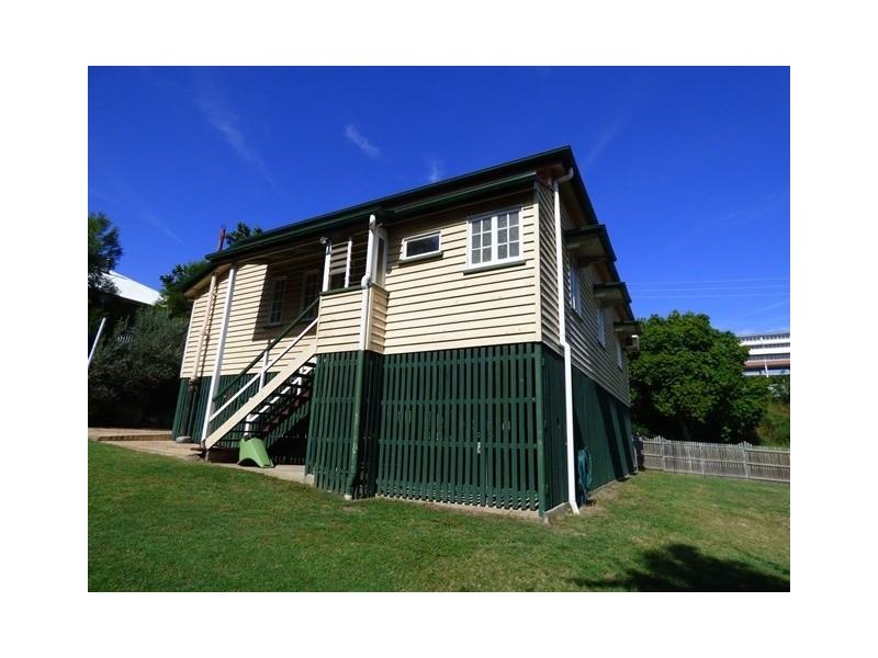 9 Torch Street, East Ipswich QLD 4305