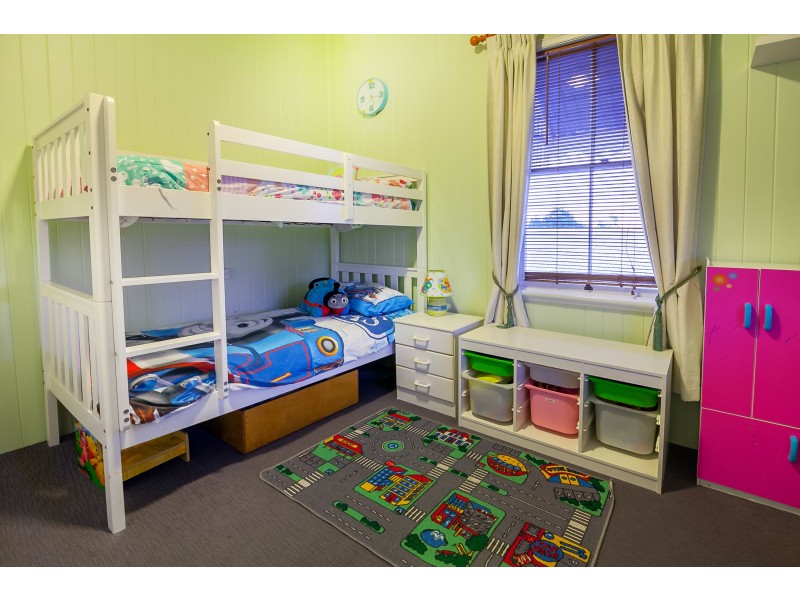 131 Thornton Street, Raceview QLD 4305