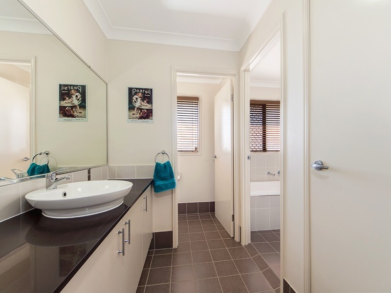 2 Bolingbroke Street East, Fernvale QLD 4306