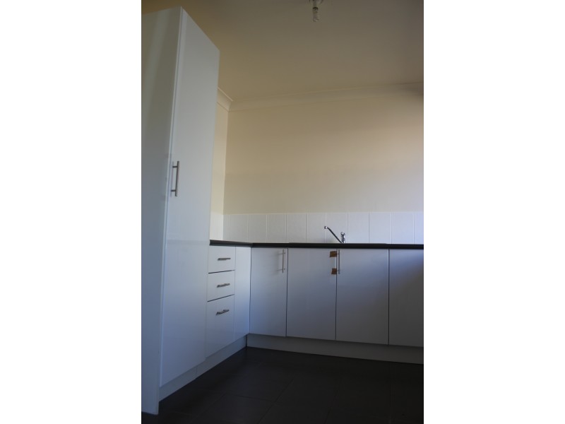 8 Earl Street, Dinmore QLD 4303