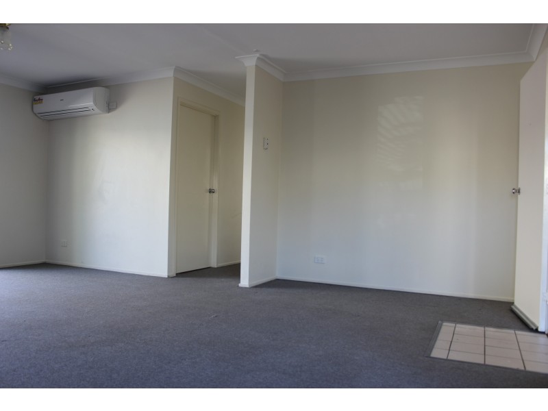 8 Earl Street, Dinmore QLD 4303