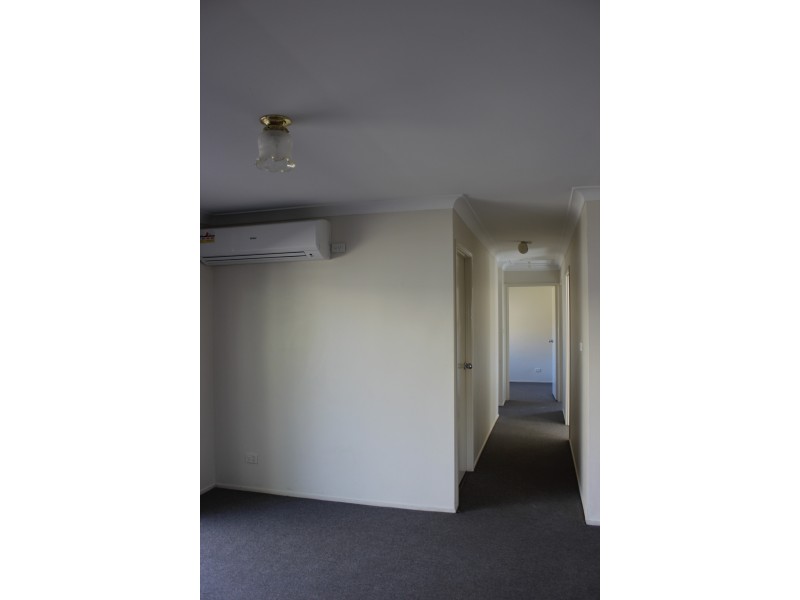 8 Earl Street, Dinmore QLD 4303
