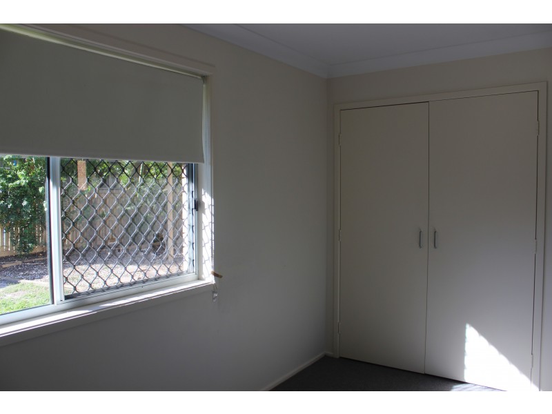 8 Earl Street, Dinmore QLD 4303