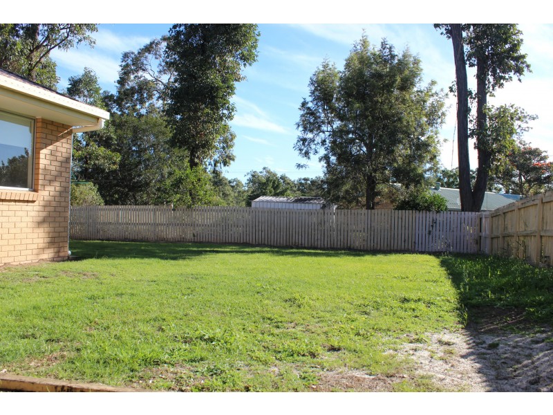 8 Earl Street, Dinmore QLD 4303