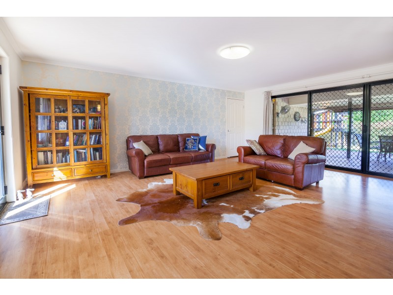 2 Appaloosa Place, Pine Mountain QLD 4306