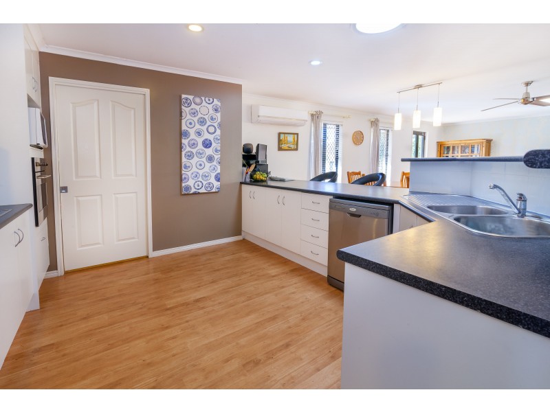 2 Appaloosa Place, Pine Mountain QLD 4306