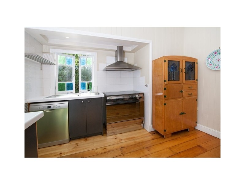 2 Fifer Street, Eastern Heights QLD 4305