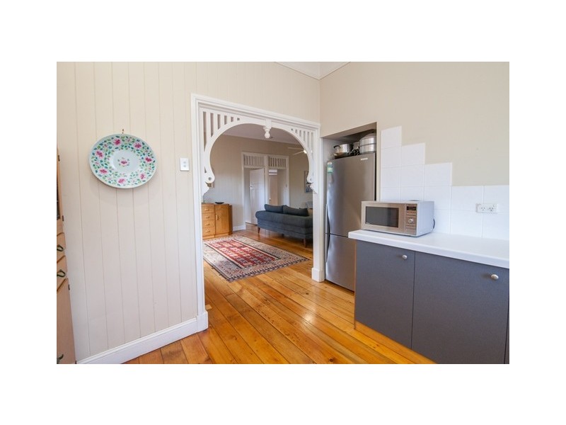 2 Fifer Street, Eastern Heights QLD 4305