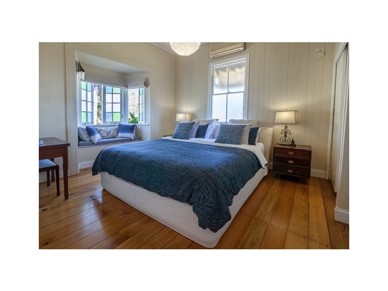 2 Fifer Street, Eastern Heights QLD 4305