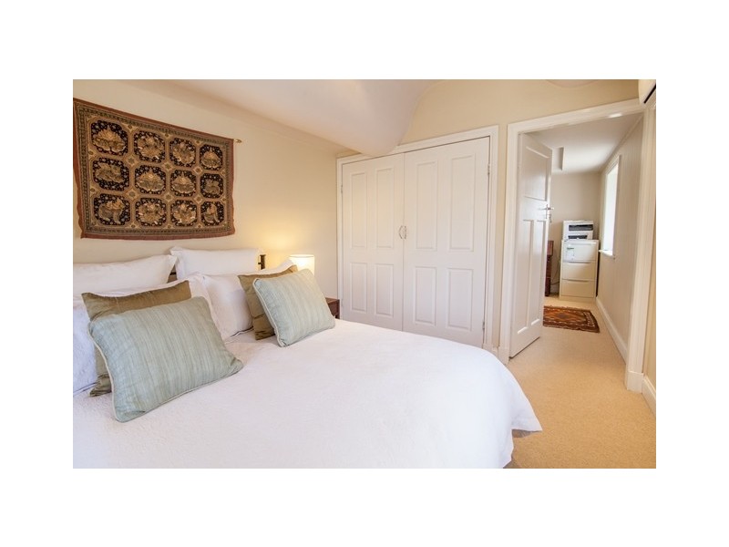 2 Fifer Street, Eastern Heights QLD 4305